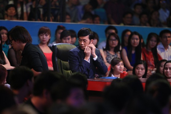 Hoài Linh phờ phạc cạo râu trong hậu trường "Ơn giời" ảnh 2