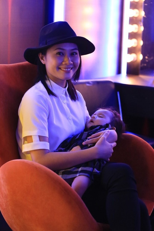 Hoài Linh phờ phạc cạo râu trong hậu trường "Ơn giời" ảnh 9