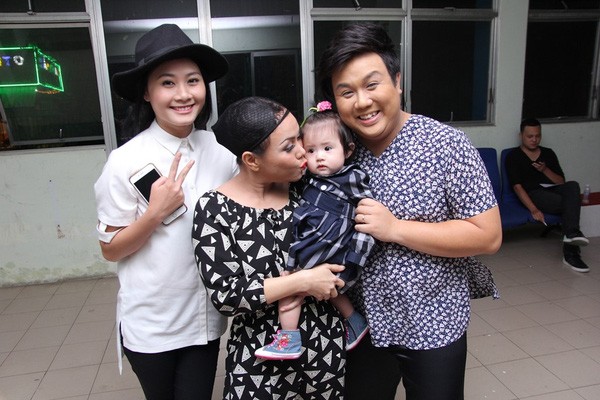 Hoài Linh phờ phạc cạo râu trong hậu trường "Ơn giời" ảnh 11