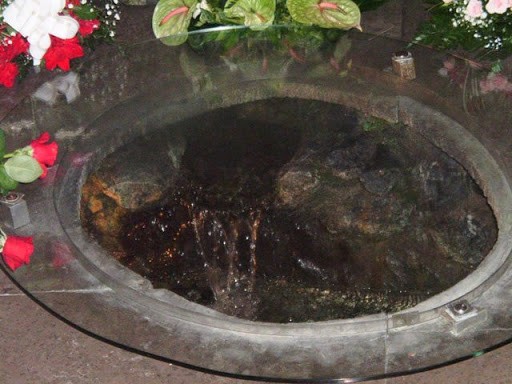 Bí ẩn những dòng “suối tiên” chữa bách bệnh ảnh 6