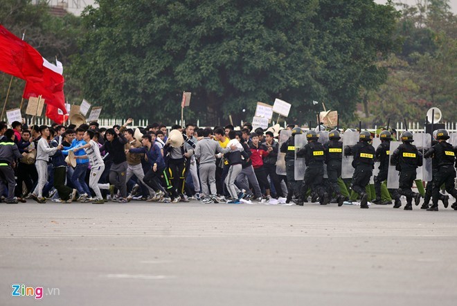 Tình huống thực binh chống bạo động bảo vệ Đại hội Đảng ảnh 5
