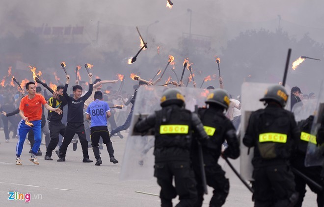 Tình huống thực binh chống bạo động bảo vệ Đại hội Đảng ảnh 12