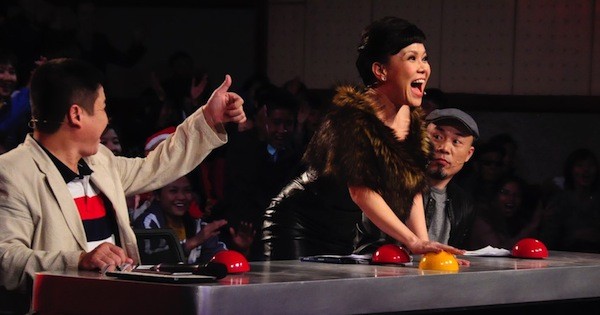 Vietnam’s Got Talent: Việt Hương tặng thí sinh khiếm thị 'nút vàng' ảnh 1