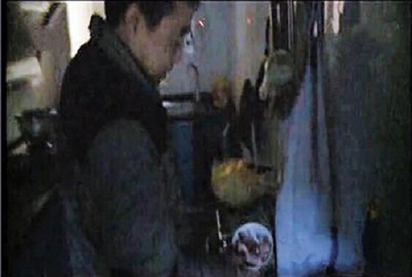 Hoảng hồn với miếng thịt lợn phát sáng trong đêm và lý do đáng sợ ảnh 1