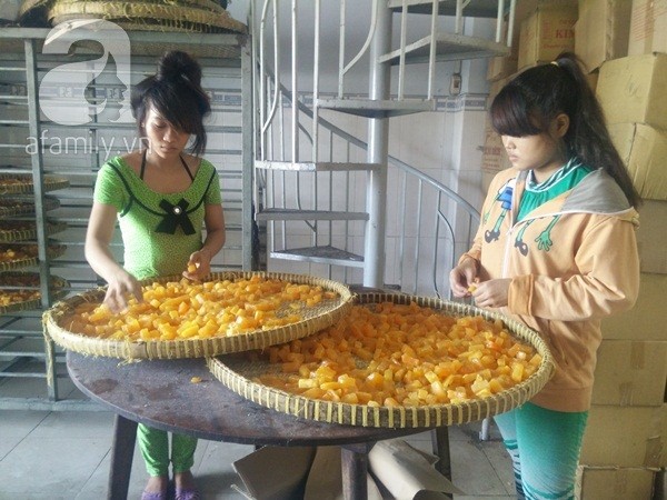 Bạn có dám ăn mứt tết khi xem những hình ảnh này? ảnh 1