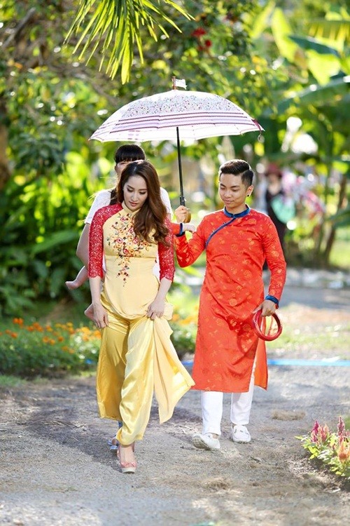 Phan Hiển chăm sóc Khánh Thi trong hậu trường chụp ảnh ảnh 1