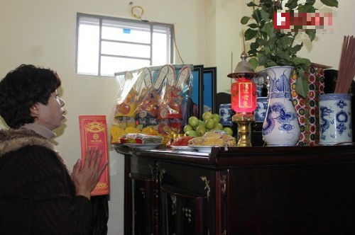 Cận cảnh lễ cúng ông Công, ông Táo của một gia đình gốc Hà Nội ảnh 4