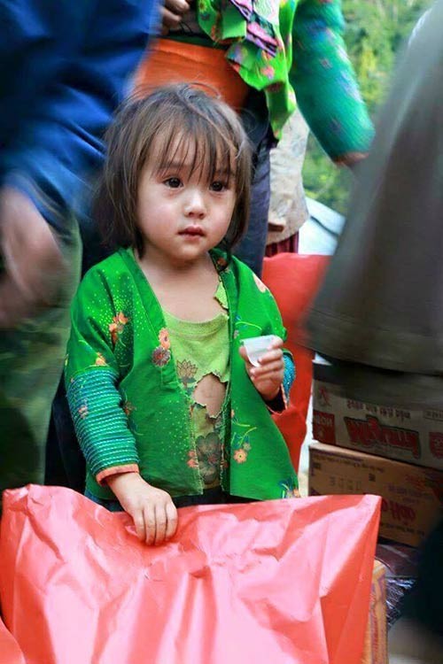 Cô bé vùng cao có khuôn mặt thiên thần được "săn lùng" ảnh 2