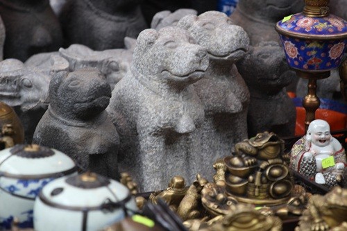 Săn 'hàng độc' trong phiên chợ đồ cổ duy nhất trong năm ảnh 4