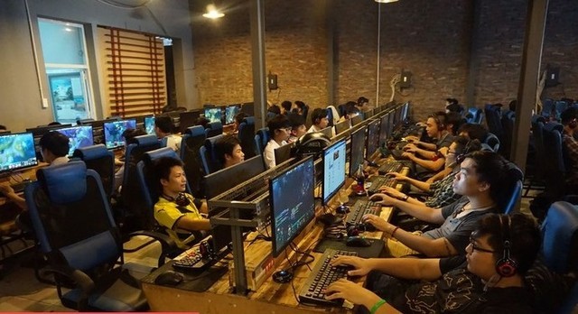 Đêm giao thừa: Người trông quán net được trả lương bao nhiêu? ảnh 1