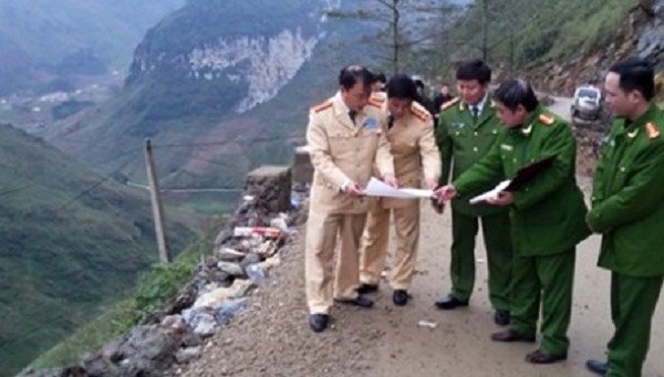 Xe lao xuống vực sâu, 4 người chết, 3 người bị thương nặng ảnh 1