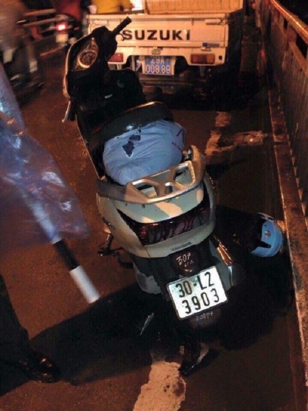 Đụng xe, thanh niên ngã văng từ cầu Chương Dương xuống sông Hồng ảnh 2