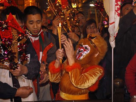 Dân Hong Kong nháo nhác vì thầy phong thủy phán năm Bính Thân ảnh 3