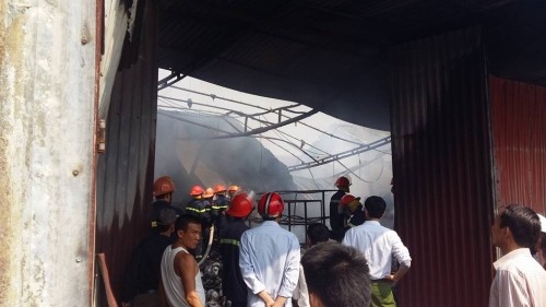 Hưng Yên: Cửa hàng đồ gia dụng bất ngờ bị 'bà hỏa' ghé thăm ảnh 3