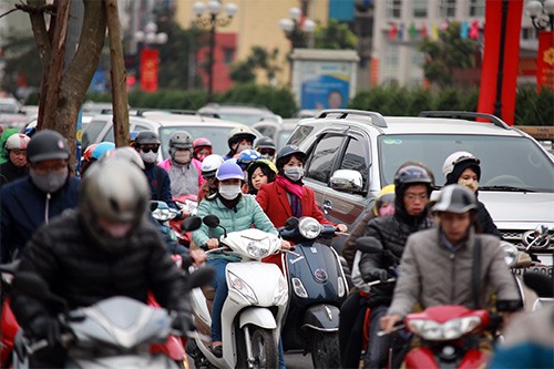 Giao thông Hà Nội ùn tắc sau ngày nghỉ Tết ảnh 4