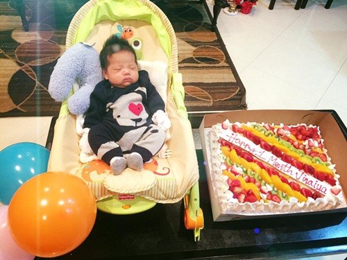 Chồng Ngọc Quyên và hành động 'gây bão' tại tiệc đầy tháng quý tử ảnh 2