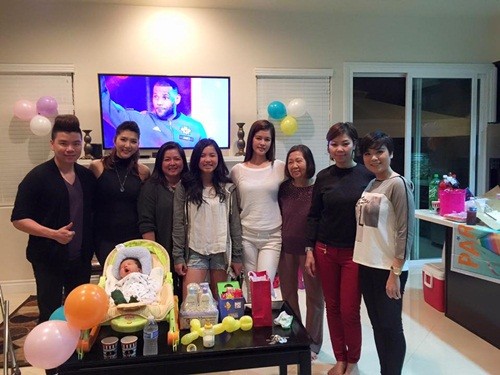 Chồng Ngọc Quyên và hành động 'gây bão' tại tiệc đầy tháng quý tử ảnh 6