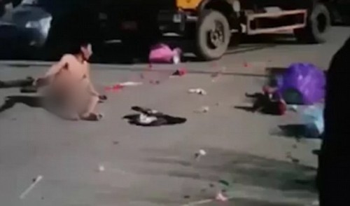 Nam sinh khỏa thân giữa phố vì tỏ tình với cô giáo bất thành ảnh 2