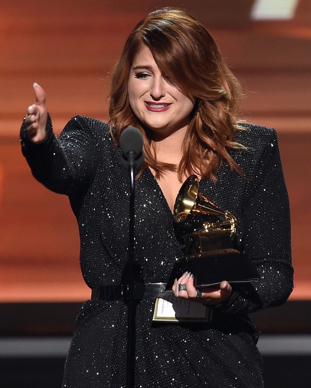 Taylor Swift tỏa sáng sau khi bị lăng mạ, Rihanna 'xù' BTC Grammy ảnh 3