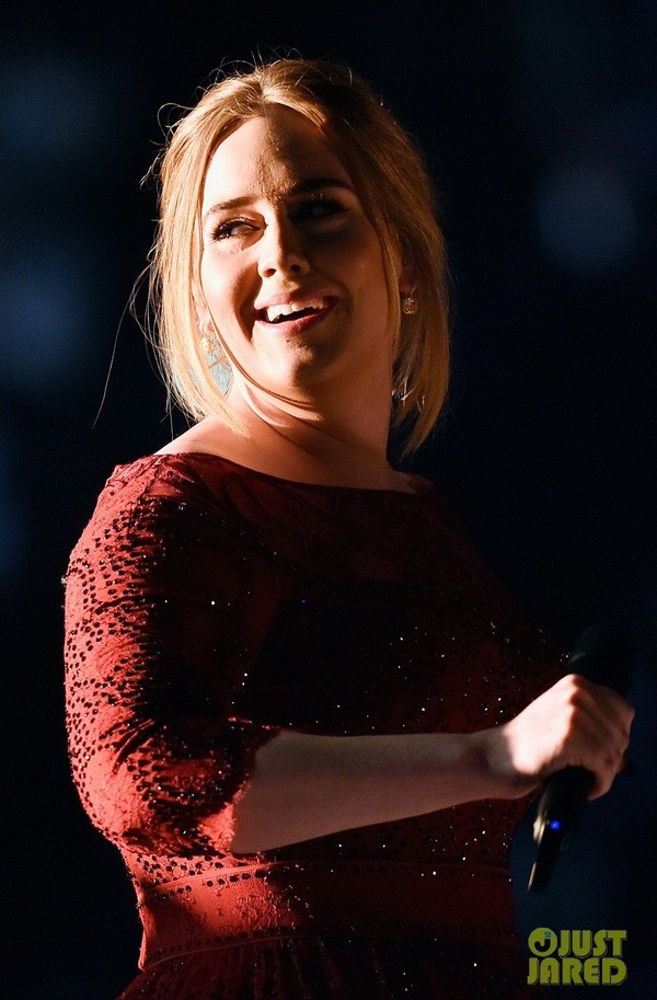 Taylor Swift tỏa sáng sau khi bị lăng mạ, Rihanna 'xù' BTC Grammy ảnh 6