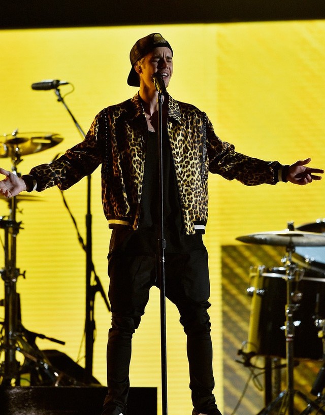 Taylor Swift tỏa sáng sau khi bị lăng mạ, Rihanna 'xù' BTC Grammy ảnh 9