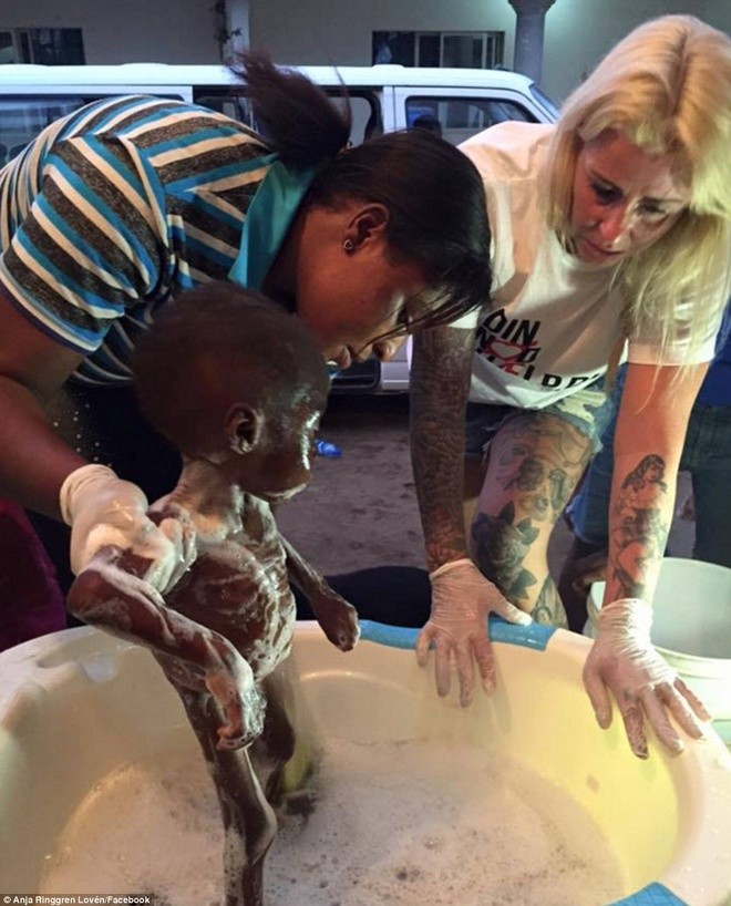 Đau lòng nhìn bé trai 2 tuổi suýt chết đói vì bị cho là phù thủy ảnh 3