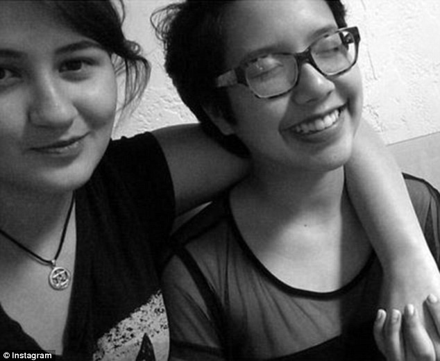 Nữ sinh đồng tính gốc Việt tự sát cùng người yêu bằng súng ảnh 2