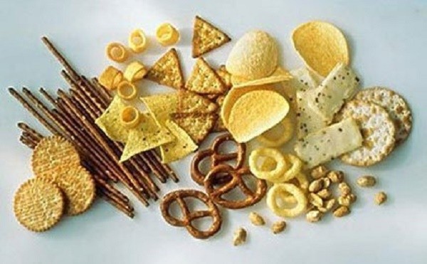 Cho trẻ ăn bim bim mỗi ngày là mẹ đang hại con ảnh 1