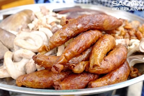 Tới Sài Gòn thưởng thức cháo lòng hơn 80 năm tuổi ảnh 2