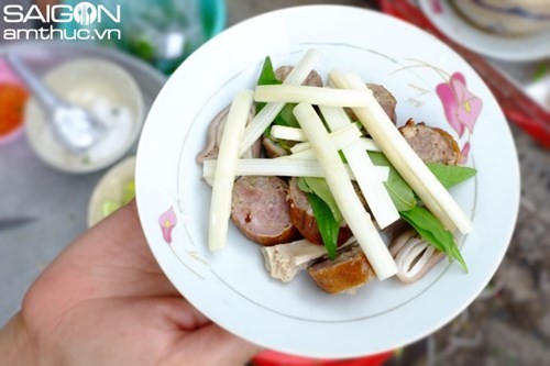 Tới Sài Gòn thưởng thức cháo lòng hơn 80 năm tuổi ảnh 5