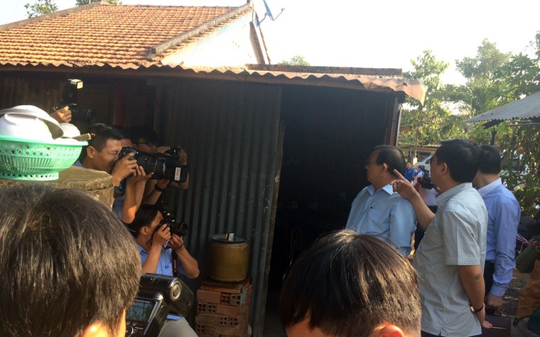 Bí thư Đinh La Thăng giản dị đến thăm dân ảnh 4