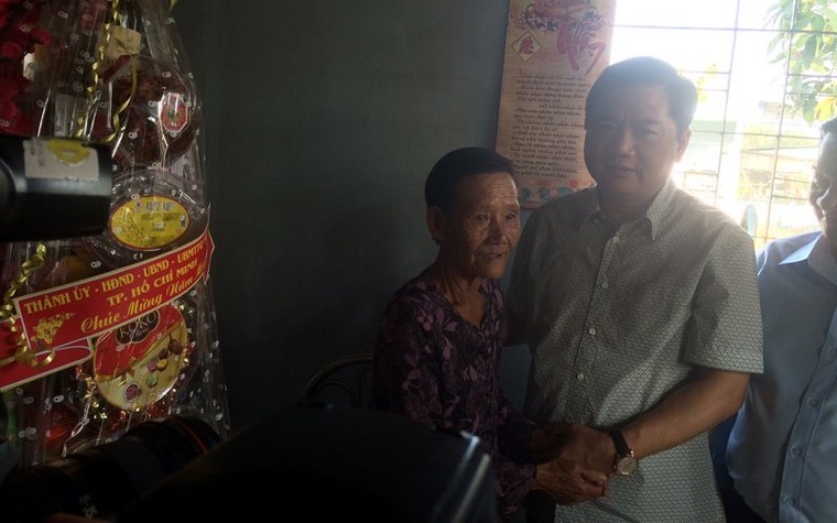 Bí thư Đinh La Thăng giản dị đến thăm dân ảnh 8