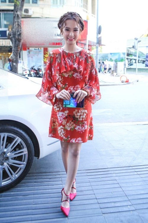 Angela Phương Trinh khiến Trường Giang, Đức Thịnh 'say nắng' ảnh 2