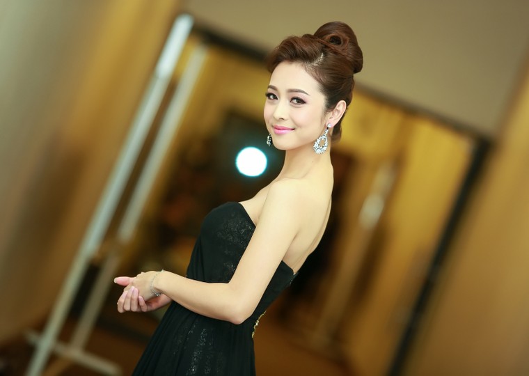 Gu thời trang khiến 'vạn người ngước nhìn' của Jennifer Phạm ảnh 1