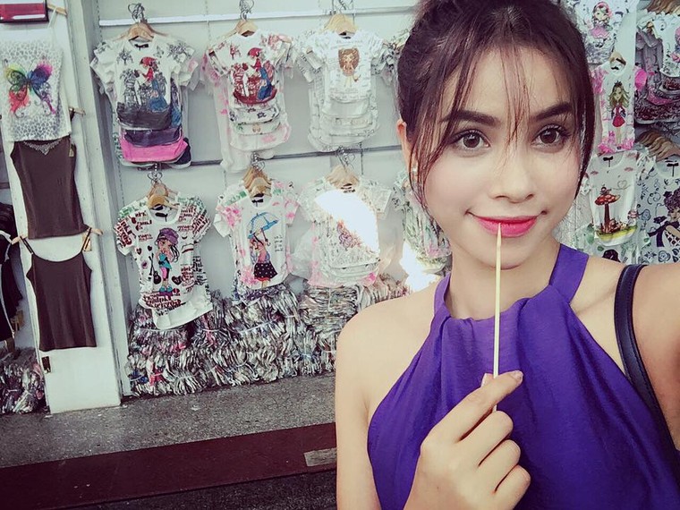 Phạm Hương nổi bật với túi ngàn đô, diện bikini gợi cảm ảnh 4