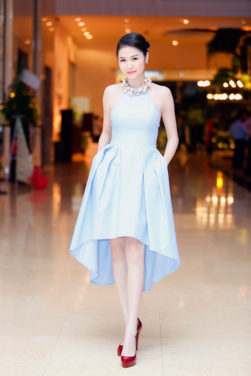 Bà xã Đăng Khôi thừa sức 'tay đôi' đọ body quyến rũ với Elly Trần ảnh 8