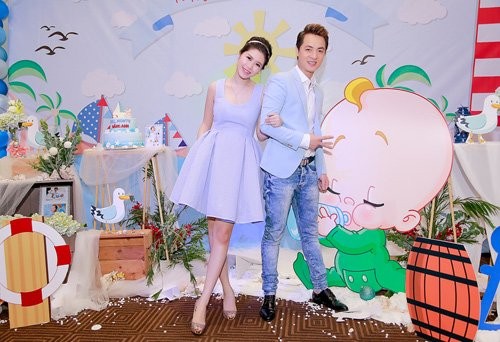 Bà xã Đăng Khôi thừa sức 'tay đôi' đọ body quyến rũ với Elly Trần ảnh 6