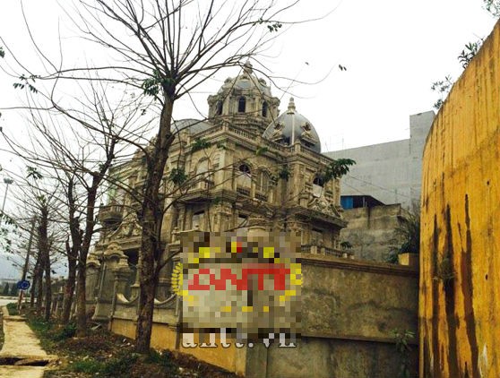 Cận cảnh biệt thự của đại gia 'nữ hoàng chuối' bỏ hoang bên sông ảnh 6