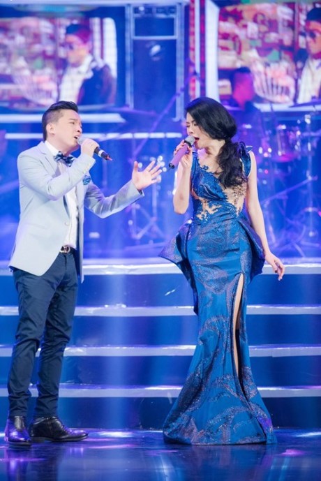 Mãn nhãn 8 bộ váy trong đêm 'Giữ lại hạnh phúc' của Thu Phương ảnh 7