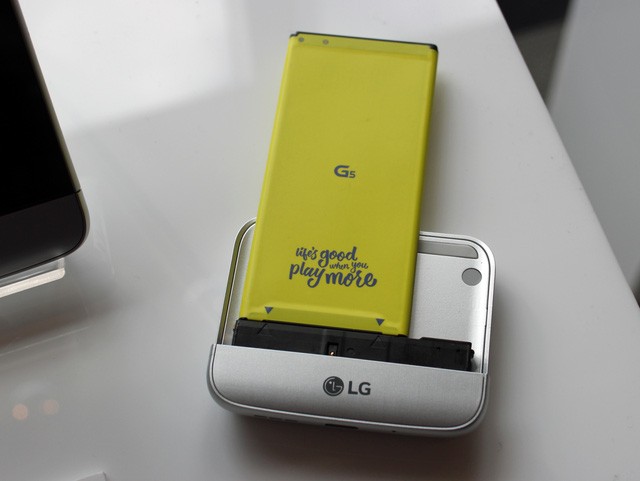 Ngắm LG G5 – smartphone đột phá và độc nhất của năm 2016 ảnh 14