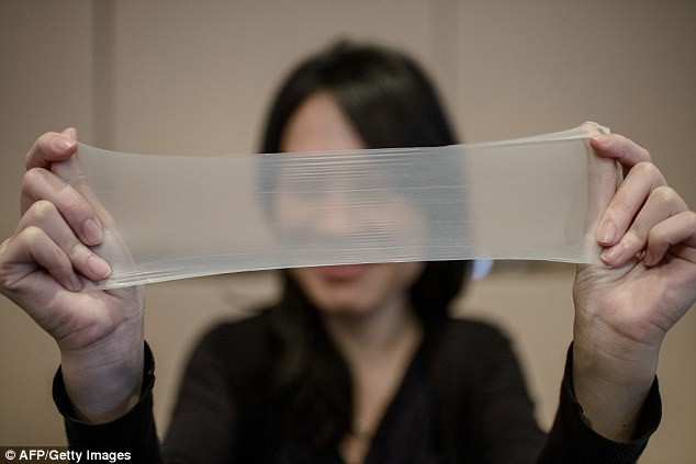 Thắng kiện… 1 tệ vì sở hữu bao cao su mỏng nhất thế giới ảnh 1