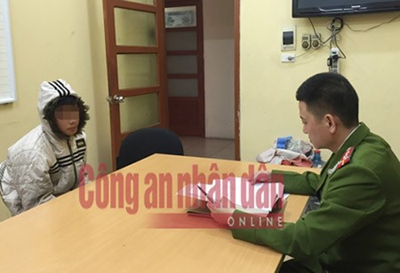 Bé gái lớp 7 bị gã trai quen trên mạng quay clip "nóng" tống tiền ảnh 1