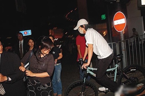 Châu Tinh Trì - 'quái nhân' thích rong ruổi trên phố với xe đạp ảnh 2