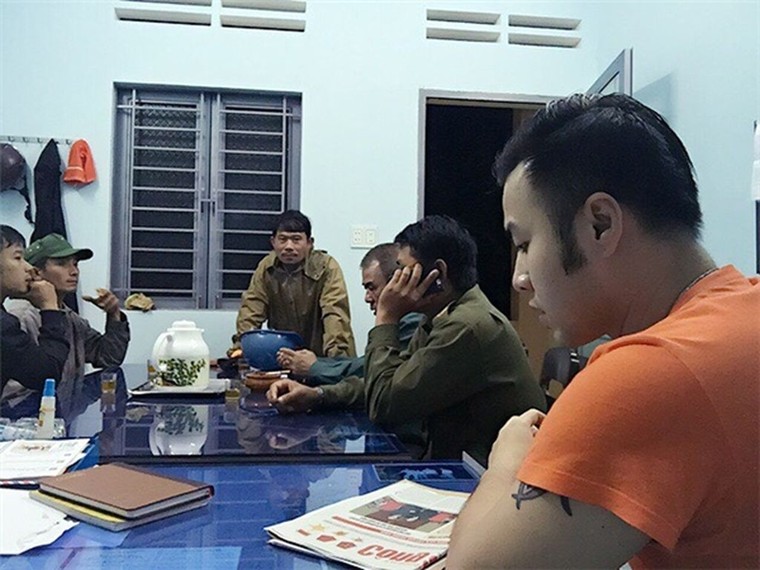 Va quẹt vào xe của Akira Phan đang đi lưu diễn, 1 người nhập viện ảnh 2