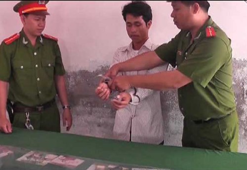 Bị chối 'yêu', gã 'yêu râu xanh' đâm bé gái 13 tuổi 39 nhát dao ảnh 1