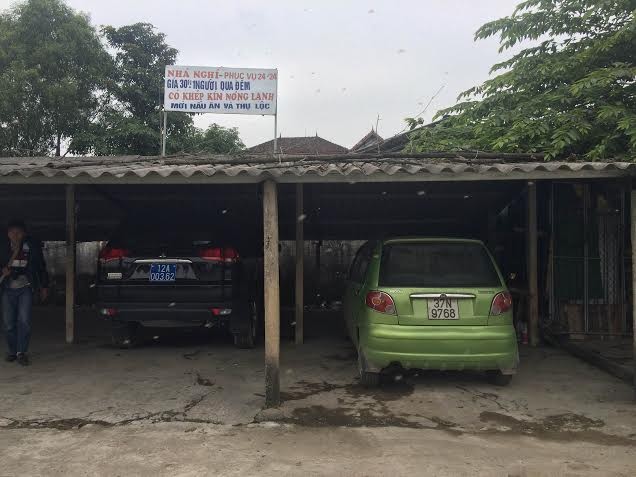 Trái lệnh Thủ tướng, nhiều xe công vẫn vãn cảnh, thăm đền ảnh 2