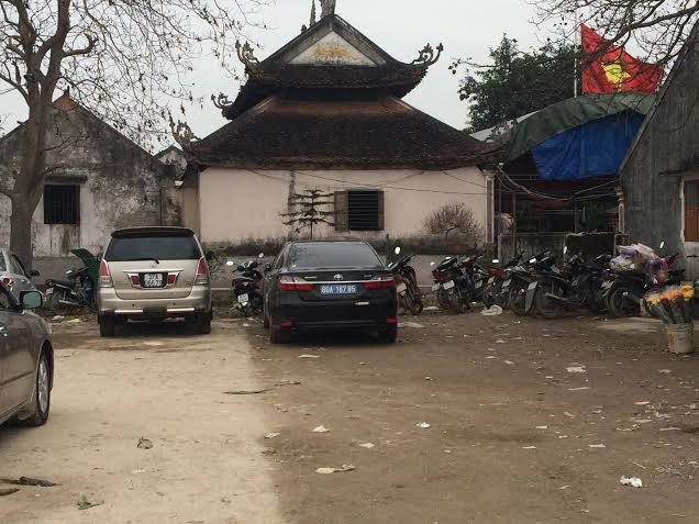 Trái lệnh Thủ tướng, nhiều xe công vẫn vãn cảnh, thăm đền ảnh 3