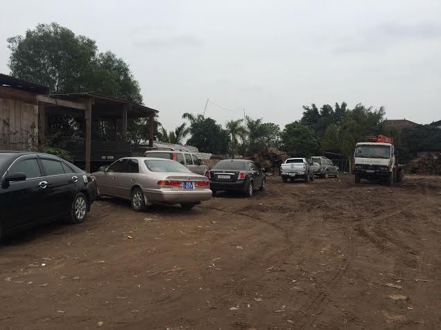 Trái lệnh Thủ tướng, nhiều xe công vẫn vãn cảnh, thăm đền ảnh 4