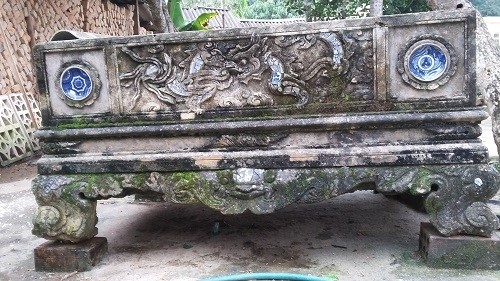 Cận cảnh bể nước cổ 200 năm tuổi chạm khắc tinh xảo ở Hà Tĩnh ảnh 1