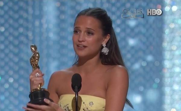 'Cô gái Đan Mạch' giành giải Nữ diễn viên phụ xuất sắc tại Oscar ảnh 1